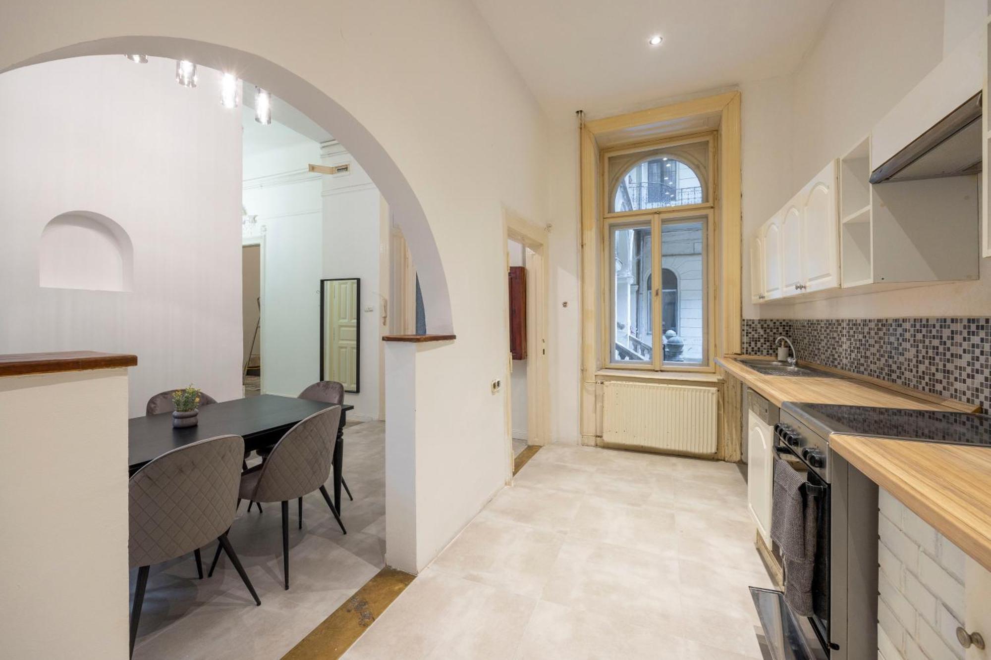 Spacious Vintage For 12ppl בודפשט