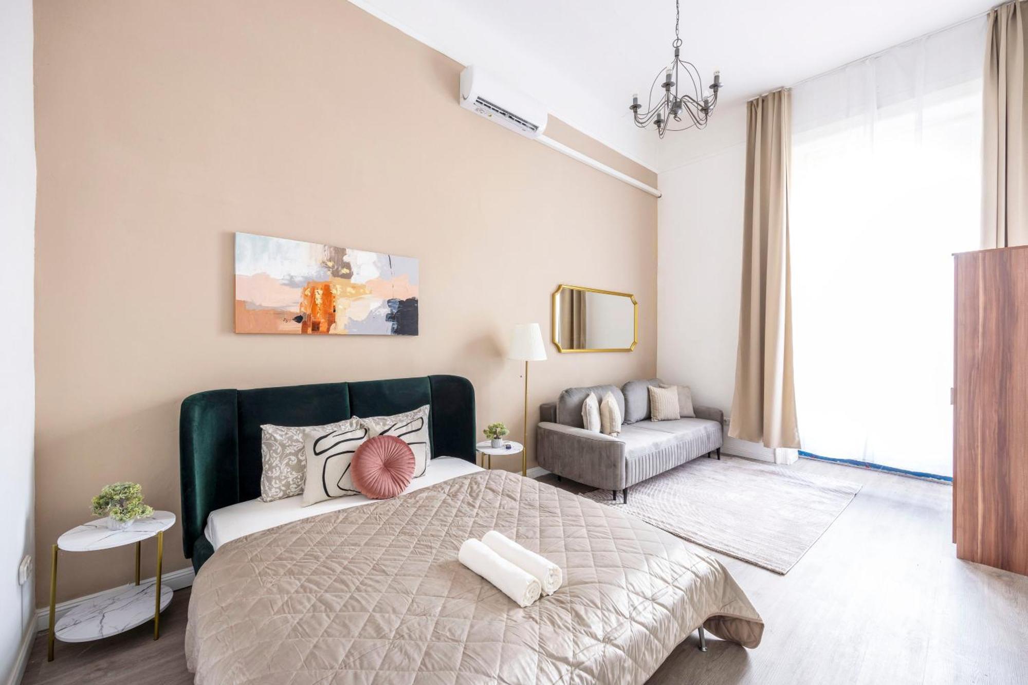 Spacious Vintage For 12ppl * בודפשט